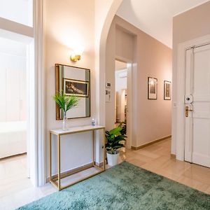 2 Bedrooms Penthouse In The City Center